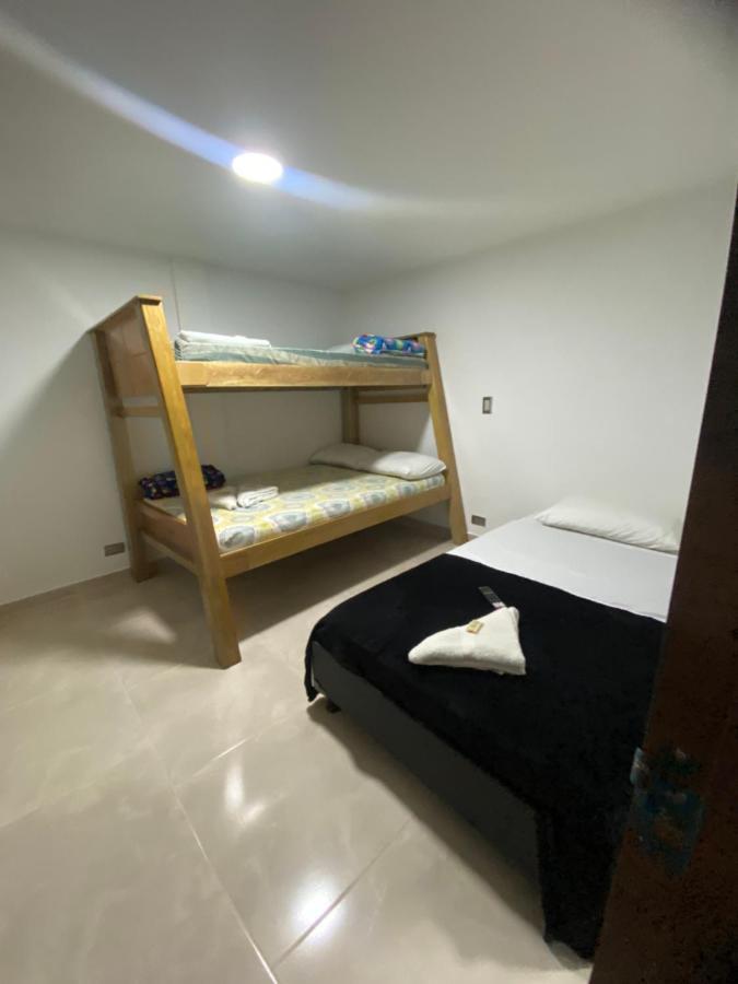 Casa Hotel Los Embalses Гуатапе Экстерьер фото